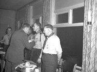 1961. 50 jaar Zwervers .  Gerard Hidskes wordt hier onders