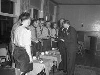 1961. 50 jaar Zwervers. Onderonsje tussen Gerard Hidskes