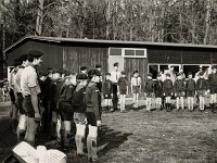 Vlaggenparade, jaren 1965 - 1970. Voor deur troephuis: Freek van Oldenbeek. Toeschouwers voor ramen: Herman Faber en Henk Vos. (archief Zwervers Assen)  Vlaggenparade, jaren 1965 - 1970. Voor deur troephuis: Freek van Oldenbeek. Toeschouwers voor ramen: Herman Faber en Henk Vos. (archief Zwervers Assen)