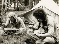 Zomerkamp Beckum 1974. Klaas Harmanni en henk Charbon. (archief Zwervers Assen)  Zomerkamp Beckum 1974. Klaas Harmanni en henk Charbon. (archief Zwervers Assen)