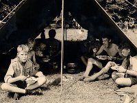 Ommen, Gilwell Adahoeve. V.l.n.r. Hielke Zingstra, Herman van der Heide, Martin Hiemink, Jans Cats, George Herfkens, Pim Swart en Albert Keijser. Links achter Tjerk Koops. (archief Zwervers Assen)  Ommen, Gilwell Adahoeve. V.l.n.r. Hielke Zingstra, Herman van der Heide, Martin Hiemink, Jans Cats, George Herfkens, Pim Swart en Albert Keijser. Links achter Tjerk Koops. (archief Zwervers Assen)