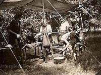 1949 Zomerkamp Junne (Berkenweide) Ninke heeft kookcorvee.