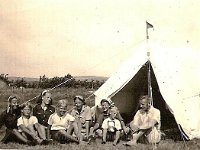 1947 (Zomerkamp) PV Terschelling  leraar Hazewindus (Engels HBS) op bezoek