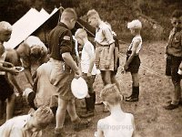 1952 Zomerkamp Meppen eten halen